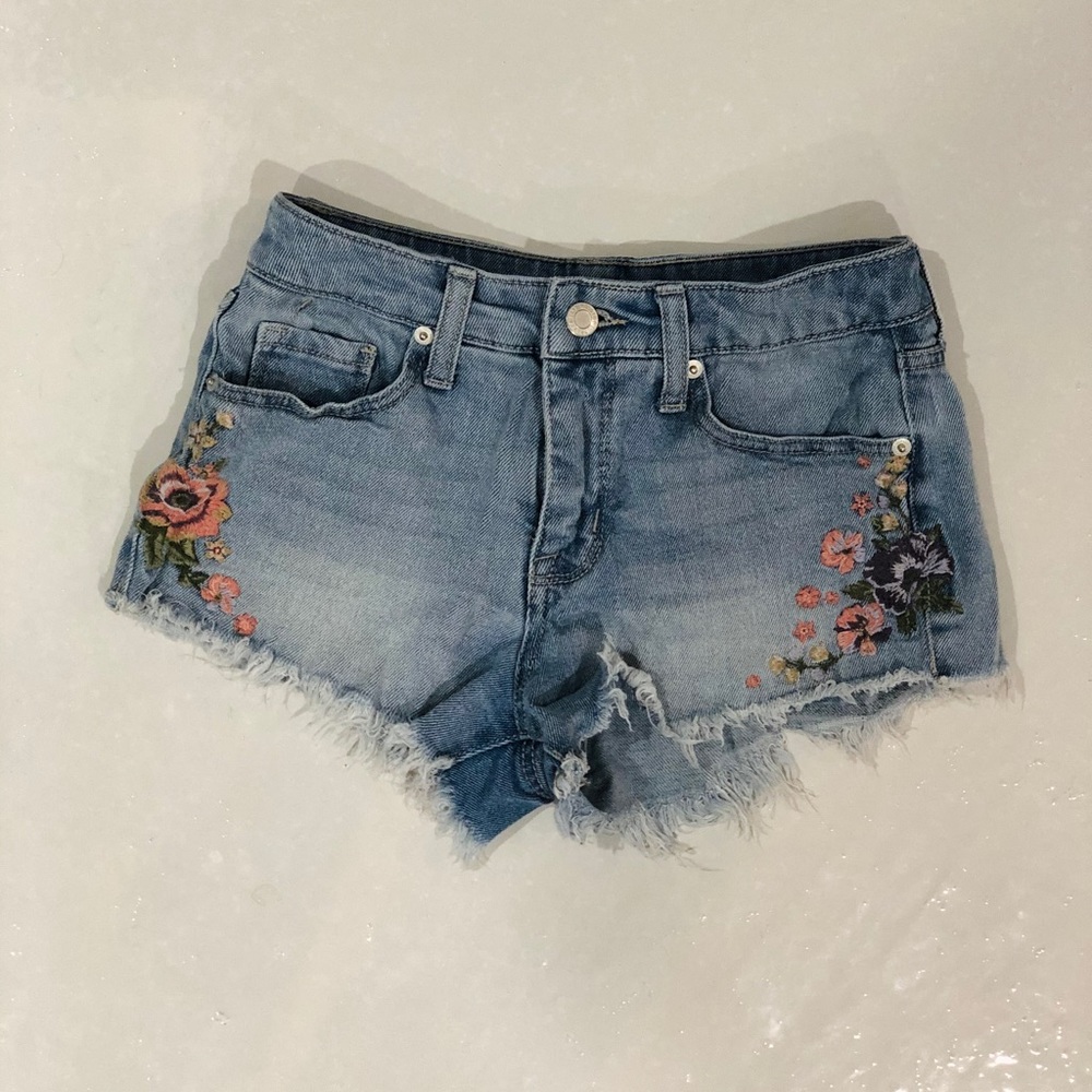 Embroidered High Rise Short